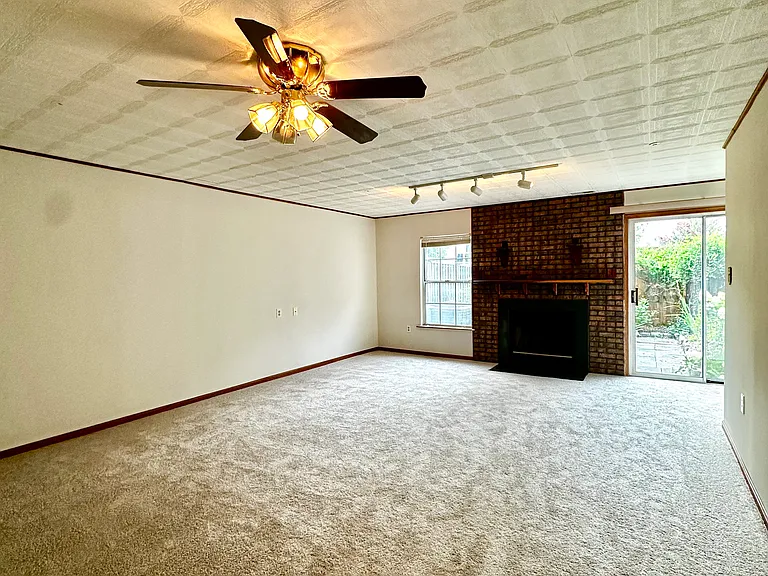 2558 Ambling Cir — Photo 2