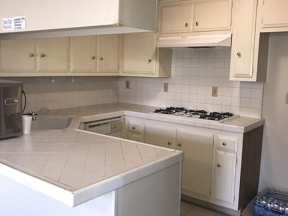 3rd image of 100 W Ellis Ave