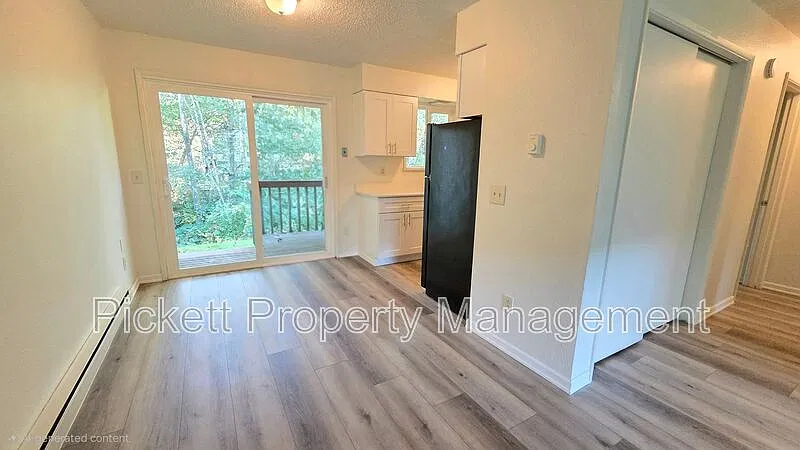 2 bed, 1.0 bath, 900 sqft, $1,600 — Photo 4