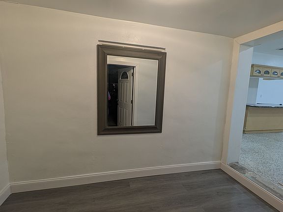 4th image of 491 W 36th Pl