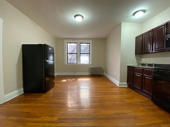 2nd image of 380 1/2 Union Ave #202