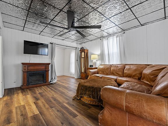 2nd image of 610 State St