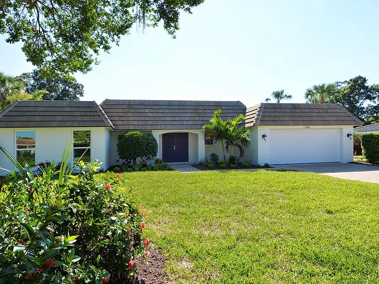 3240 Pine Valley Dr — Photo 2
