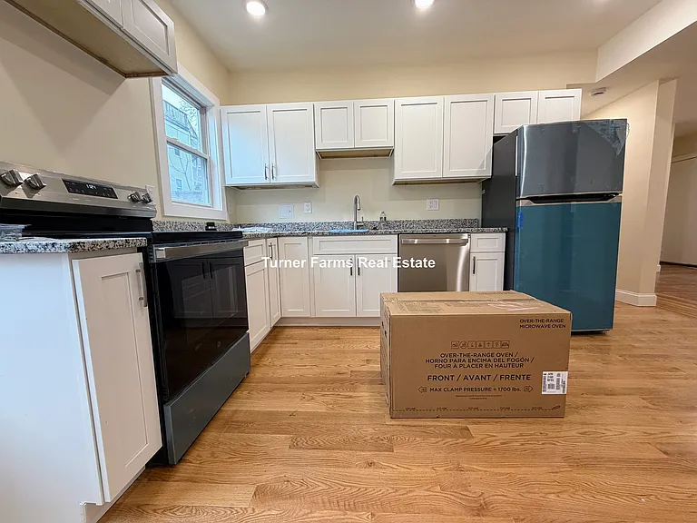 7 Lowell Cir #1R — Photo 17