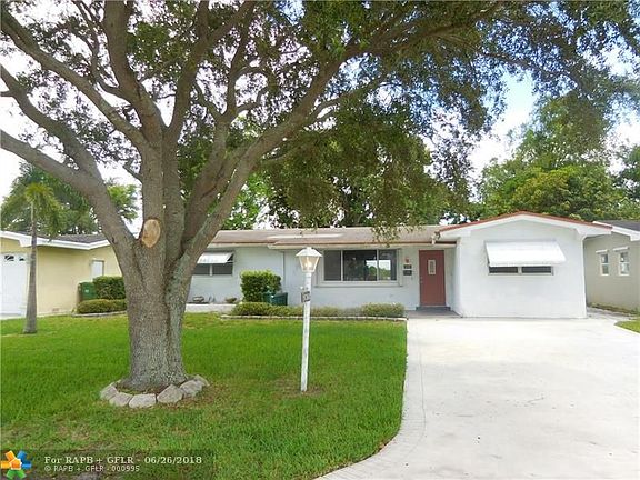 Lake Front Home In Pembroke Pines