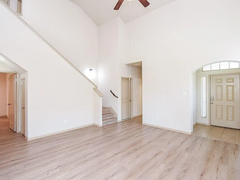 2106 Harmon Crest Ct — Photo 6