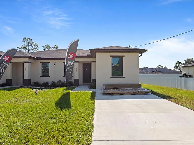 907 Homestead Rd S — Photo 1