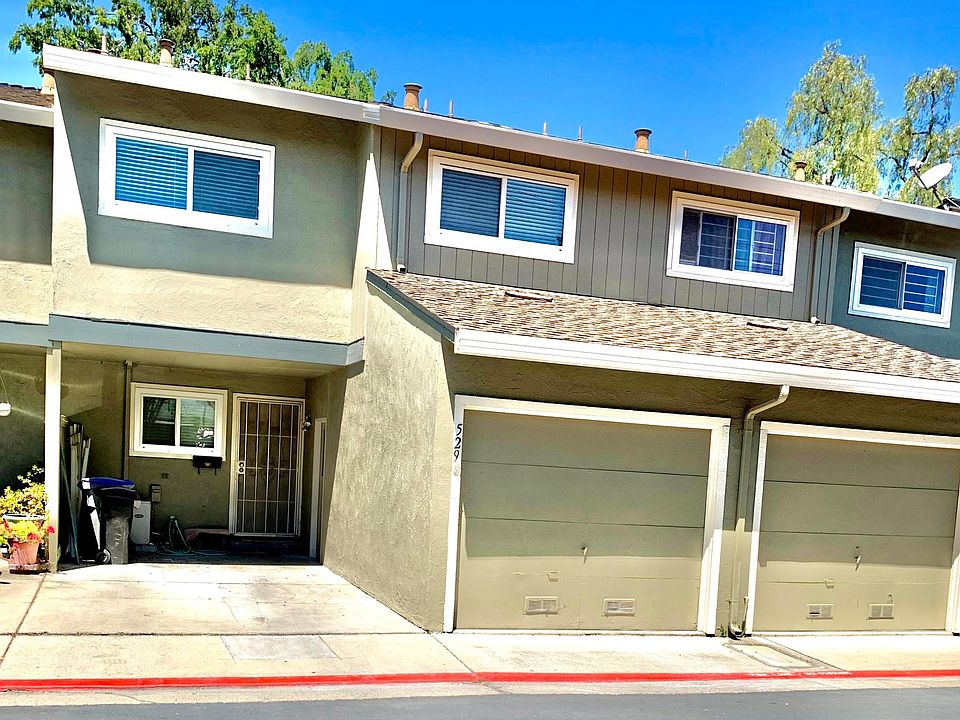 1st image of 529 Winterberry Way
