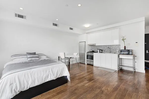 Rented by Corcoran | media 23