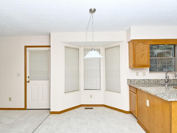 5th image of 408 Glenside Ln