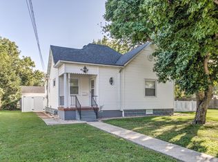 912 W Henry St, Staunton, IL 62088