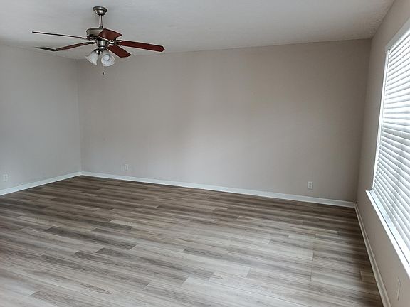4th image of 361 Arapaho Dr