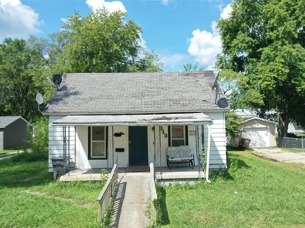 313 S Dye St, Virden, IL 62690