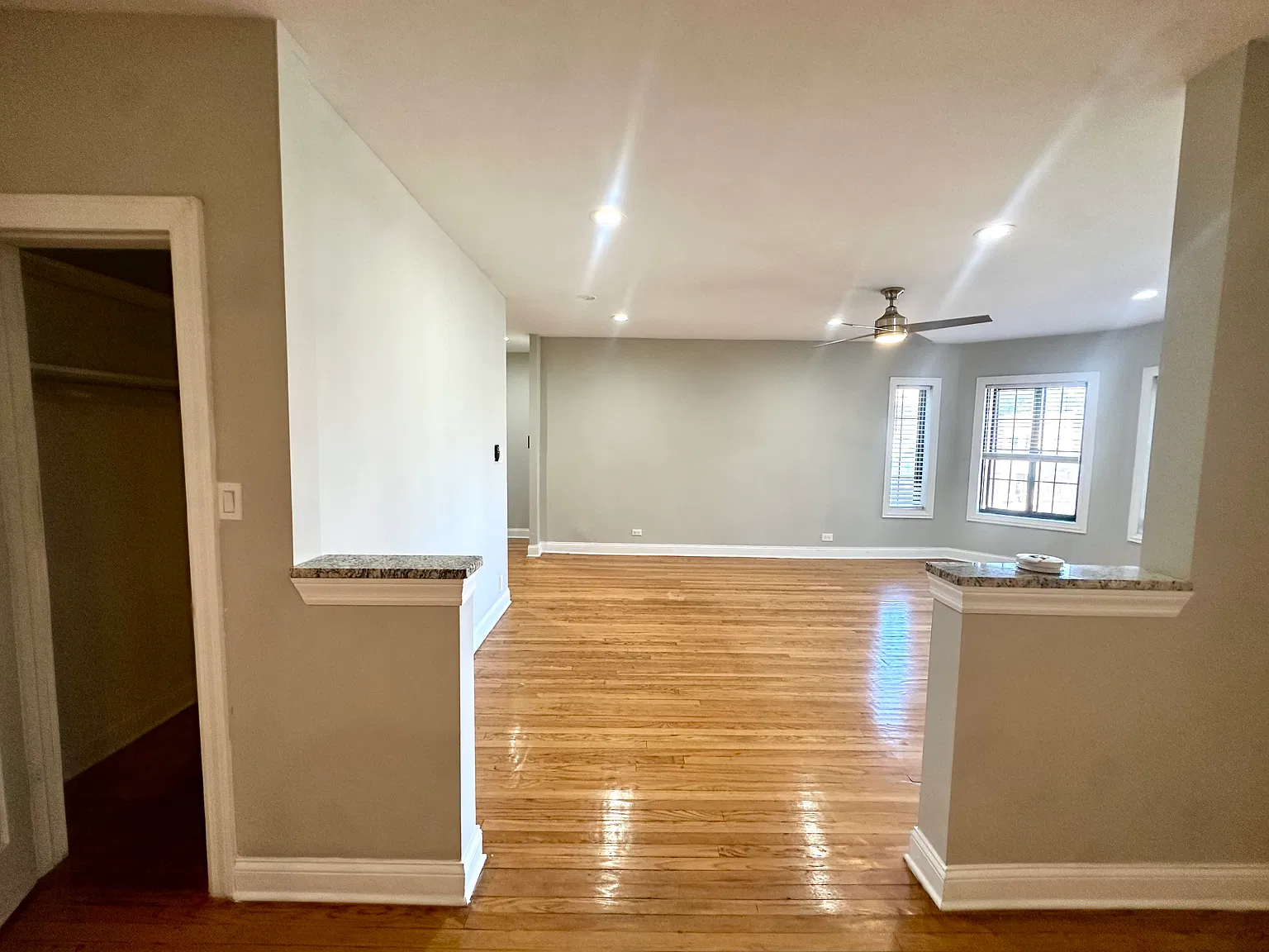 2 bed, 1000 sqft, $1,595 — Photo 3