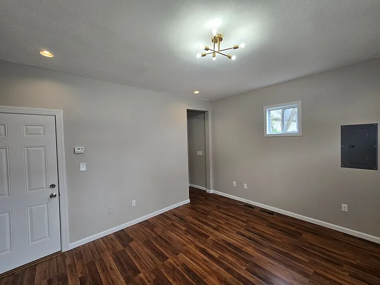 430 Greenfield Avenue — Photo 35