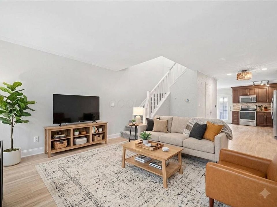 1st image of 493 W 3rd Ave