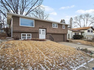 2021 S Hawthorne Ave, Sioux Falls, SD, 57105