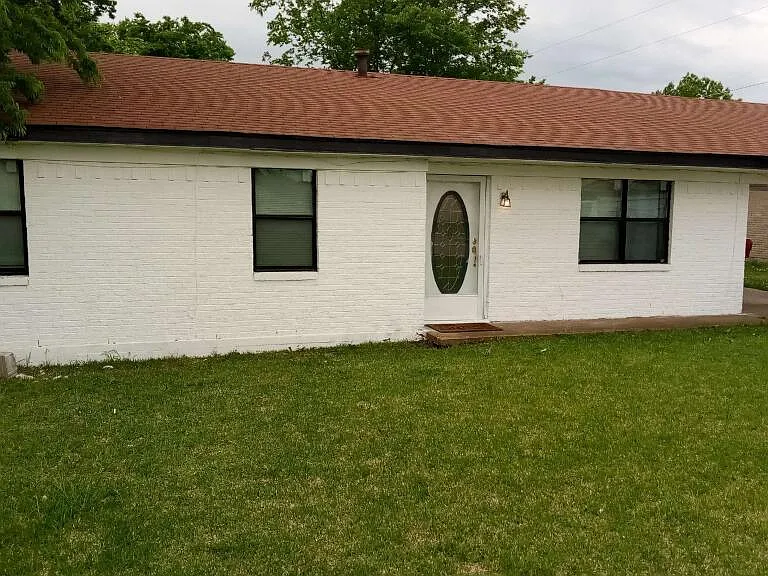 1110 W Houston St — Photo 1
