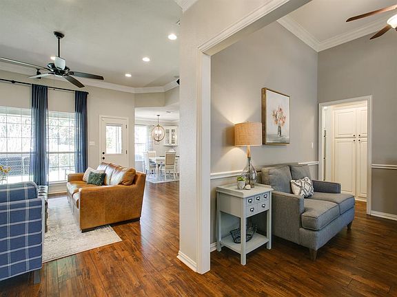 4th image of 215 San Jacinto Ct