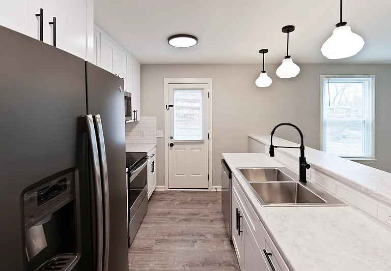 2502 Sharondale Dr — Photo 8