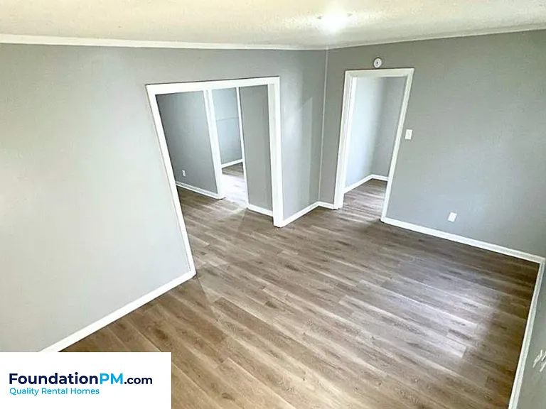 1748 Benning St — Photo 6