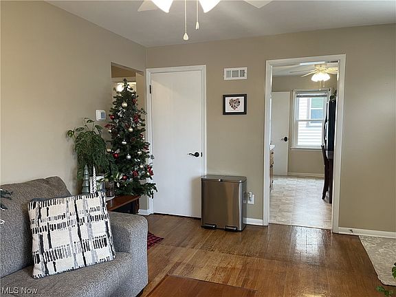 4th image of 722 Lincoln St