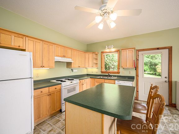 5th image of 1299 Pine Ridge Rd