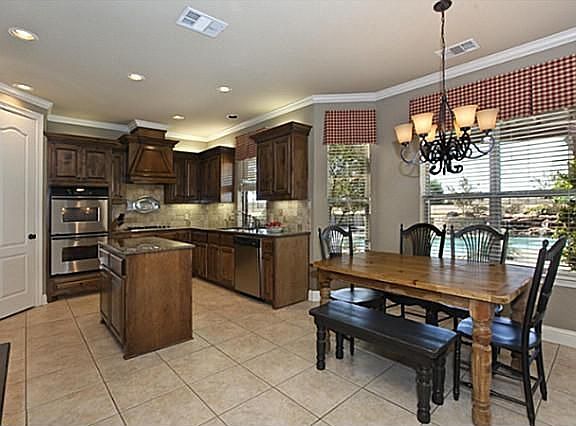 4th image of 148 Stoneleigh Dr