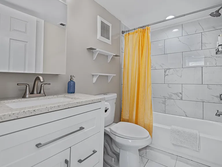2204 E Chase St #1 — Photo 3