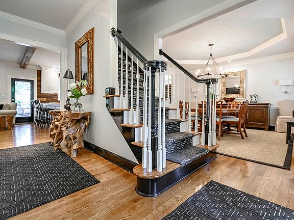 3rd image of 2204 Inglewood Cir
