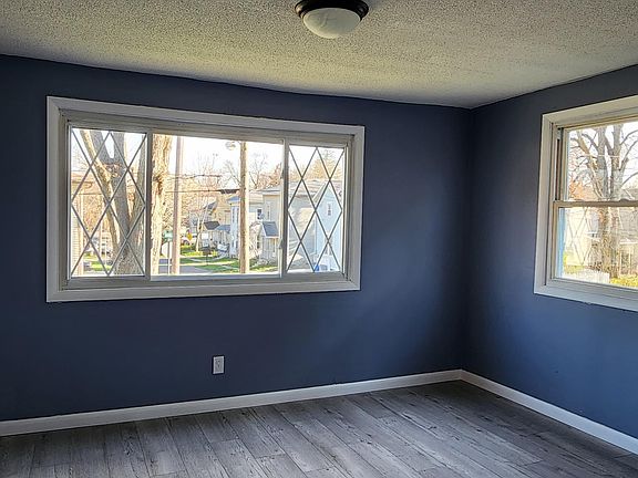 5th image of 207 Bain Ave
