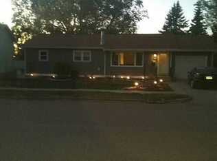 418 W Ryan Dr, Bismarck, ND 58501