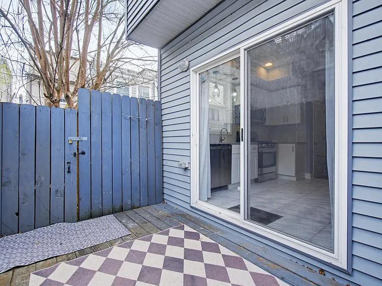 1429 Olive St — Photo 11
