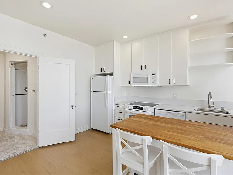 702 Ash St #702 — Photo 15
