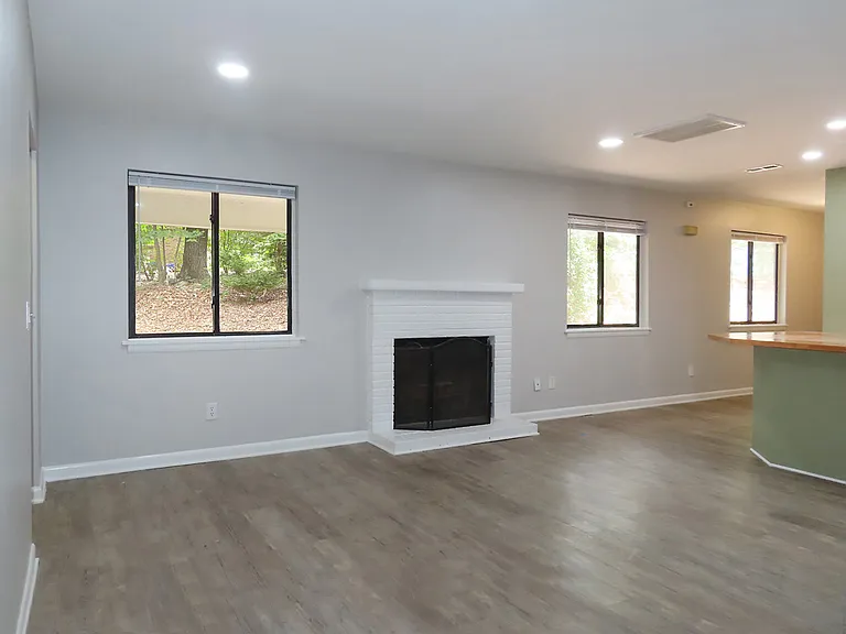 913 Shadylawn Rd #A — Photo 4