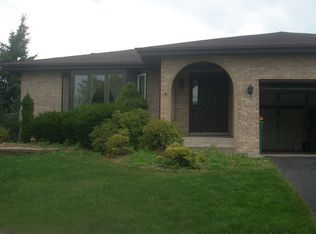 9 Hilltop Ct, Lemont, IL 60439