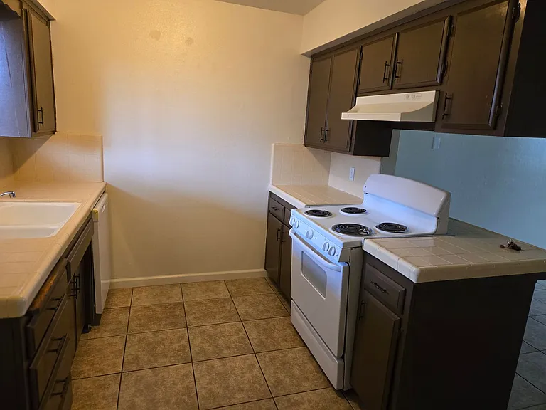 3234 W Chestnut Ct — Photo 3