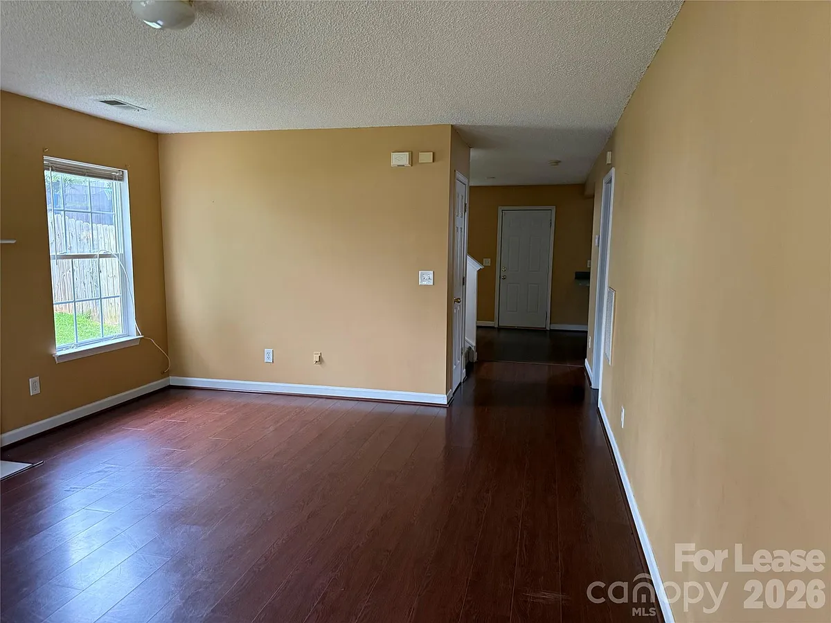 Building Photo - 3327 Buckvalley Dr
