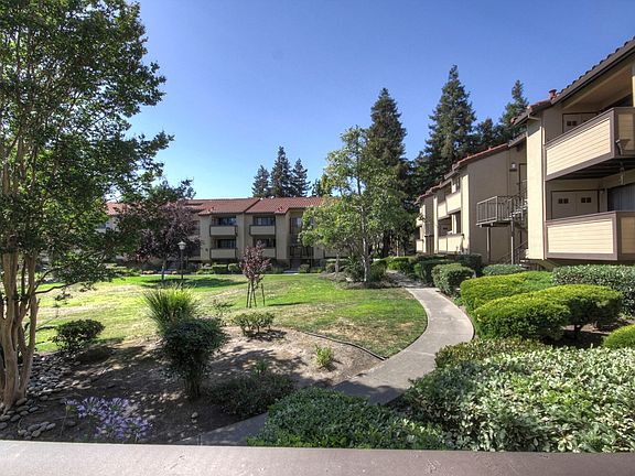 3rd image of 241 Wenatchee Cmn #16