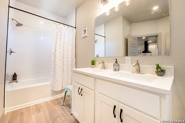 1123 S Olive St — Photo 15