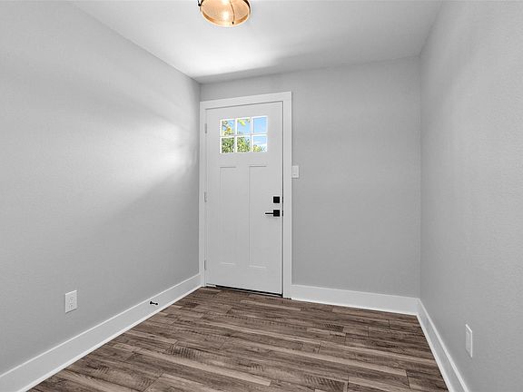 4th image of 101 April Point Pl