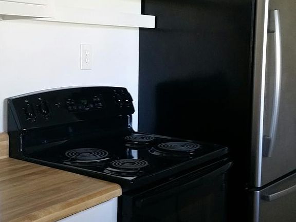 5th image of 9406 Treasure Ln NE