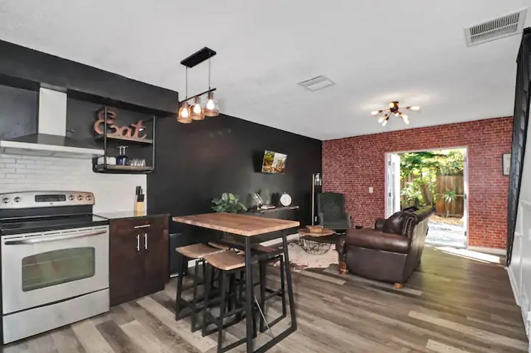 2766 62nd Ave N - Unit 5 — Photo 1