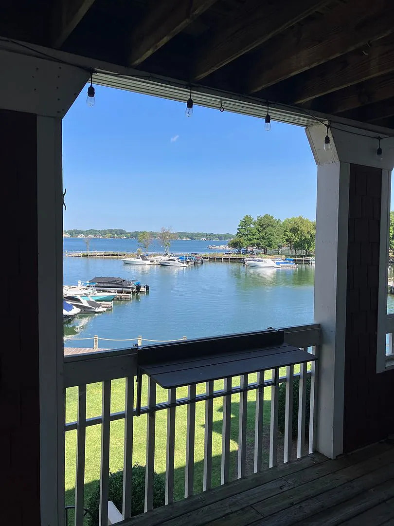 Lovely Waterfront Condo Davidson — Photo 2