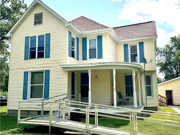 796 Maple Ave, Neoga, IL 62447