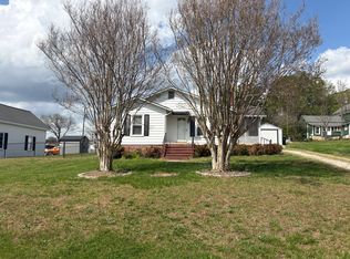 204 E 2nd St, Walnut Cove, NC 27052