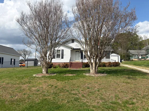 204 E 2nd St, Walnut Cove, NC 27052