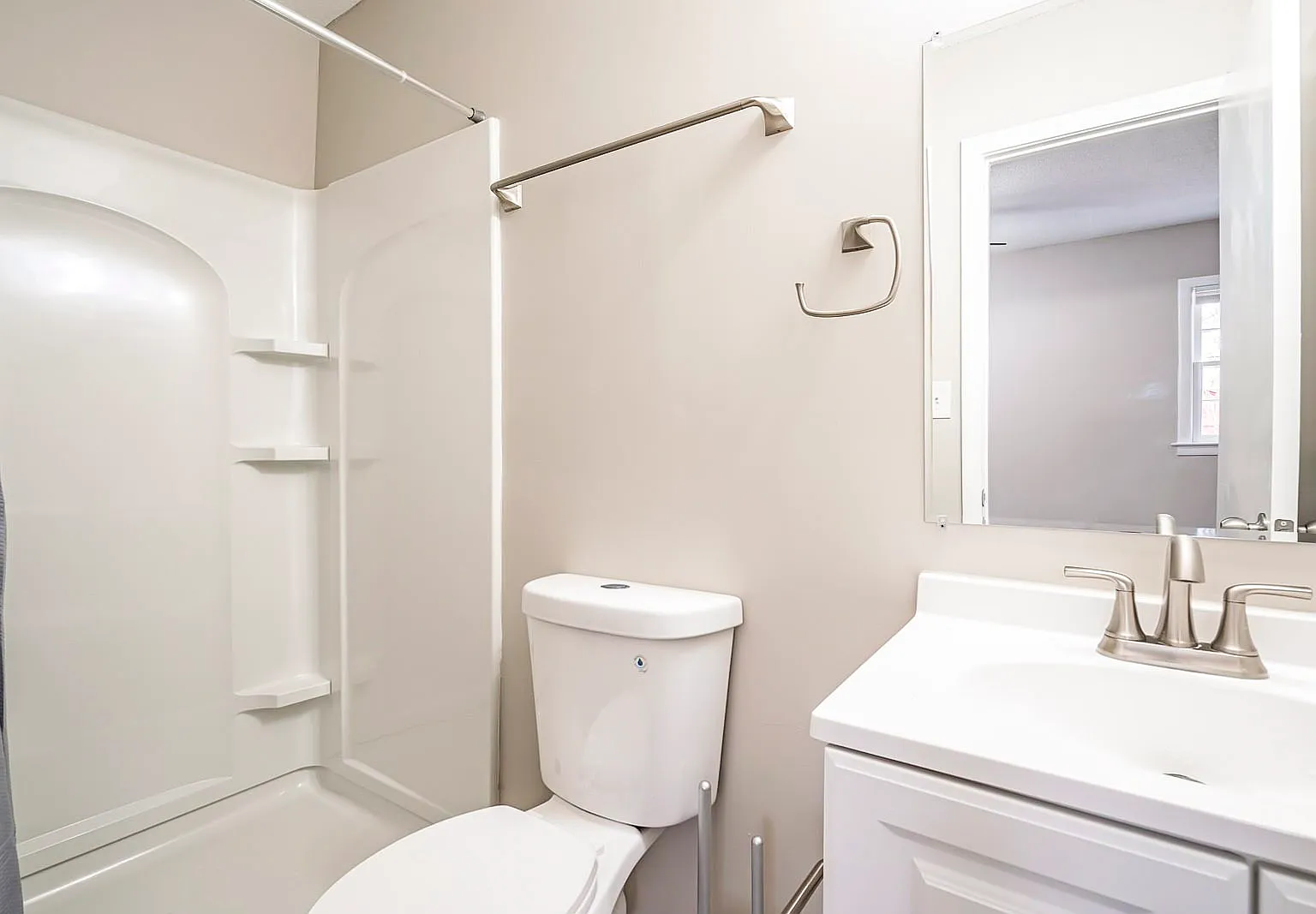 4 bed, 4.0 bath, 1744 sqft, $1,027 — Photo 3