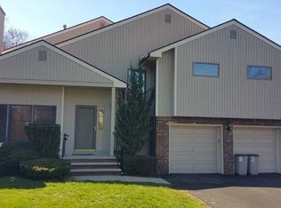 35 Bentley Dr, Franklin Lakes, NJ 07417