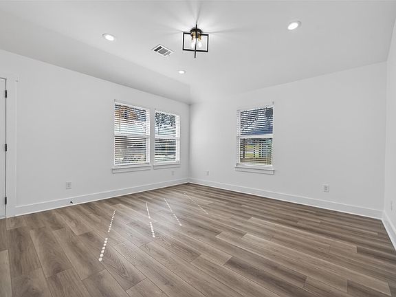 4th image of 512 W Jefferson St